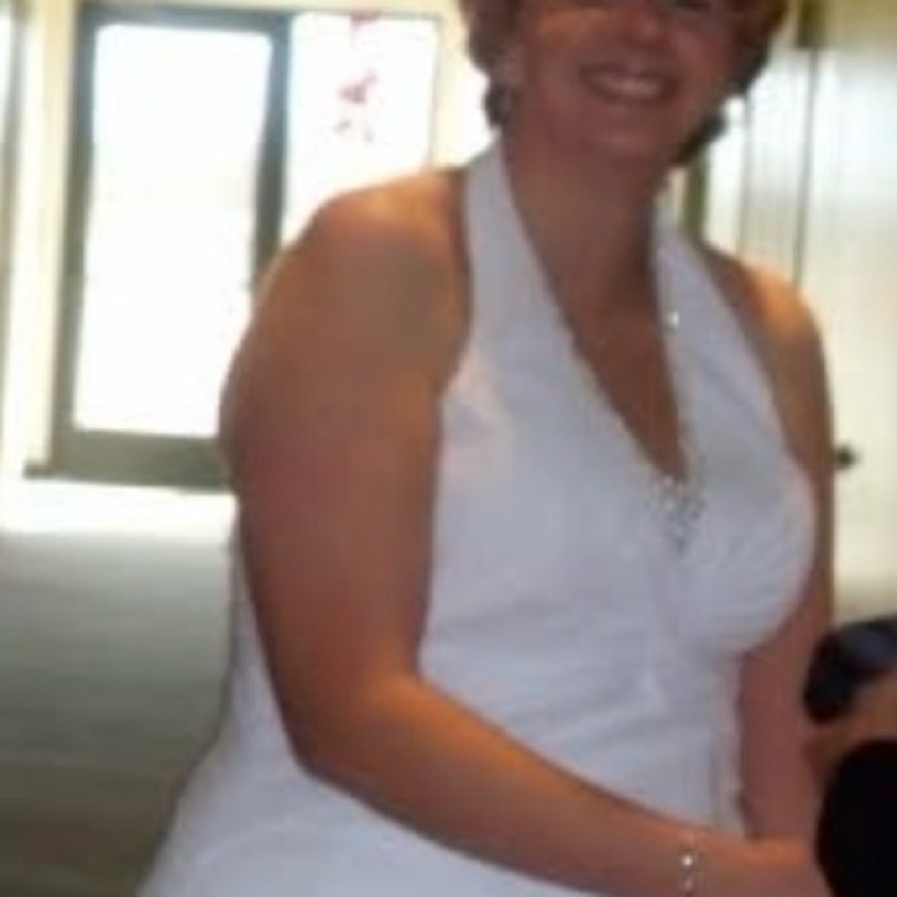 Elegant White Halter Wedding Dress – David’s Bridal – Size 16 - Picture 5 of 8